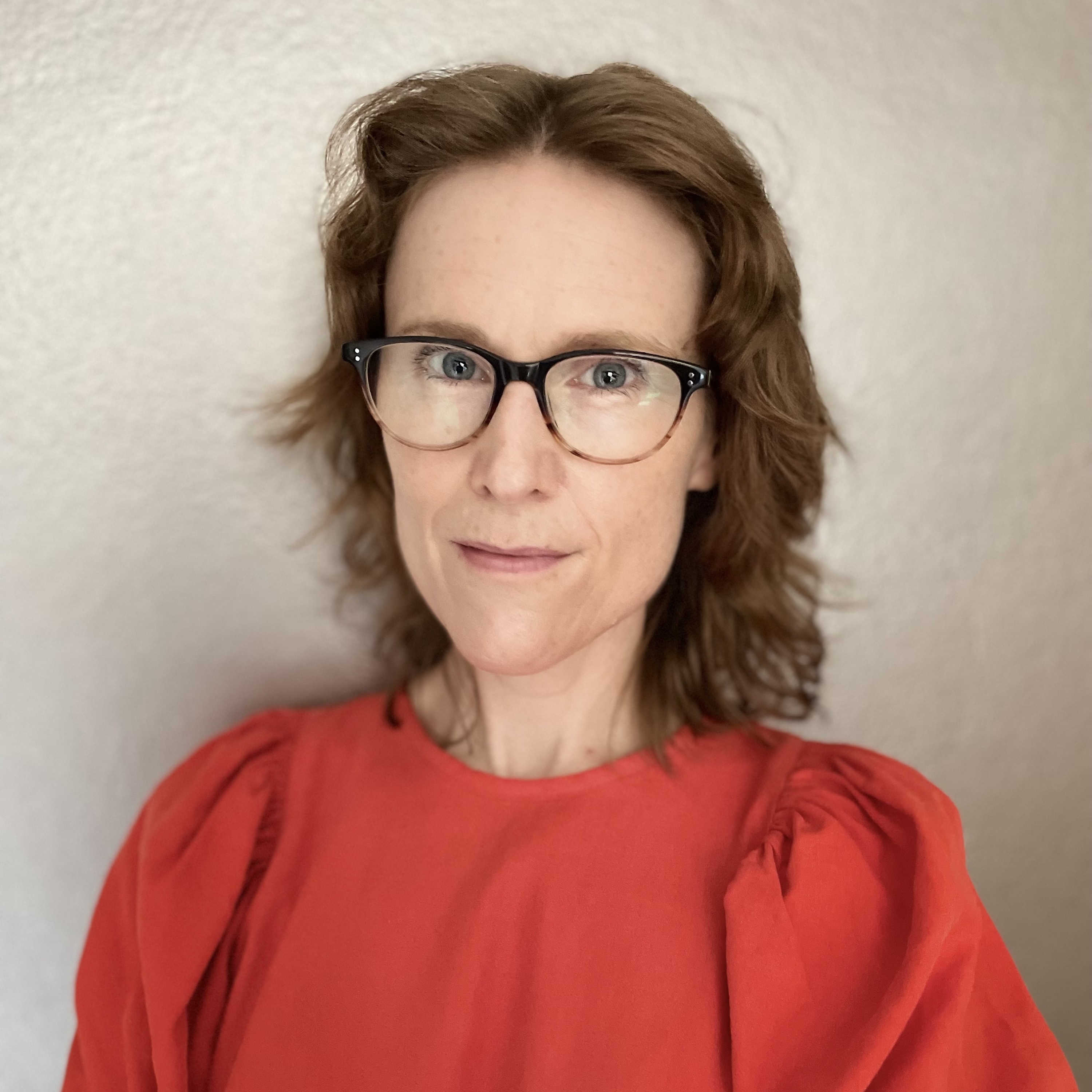 Ainsley Newson headshot 2022 3000 x 3000